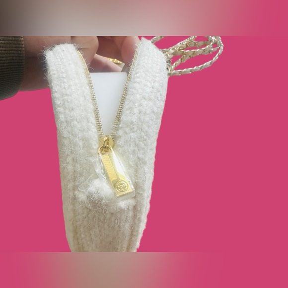 CHANEL Valentine Beauty Bundle Fuzzy Crossbody Pouch Headband Clips New - Picture 7 of 9